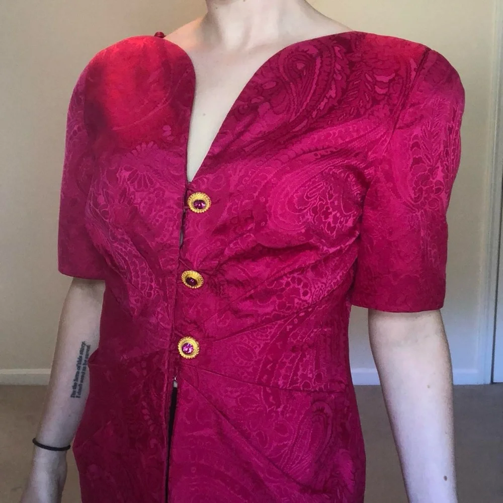 Elegant Pink Dress with Button Detail - Picture 1 of 4